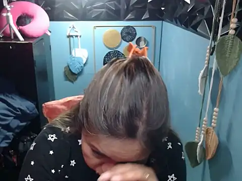 ambersmile online show from November 11, 2025, 12:00 pm