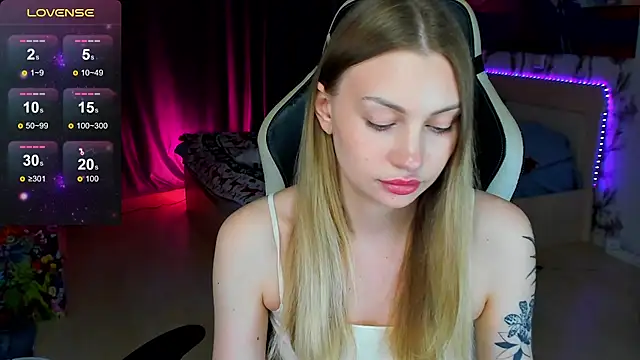 BiMolly online show from December 5, 2025, 3:10 pm