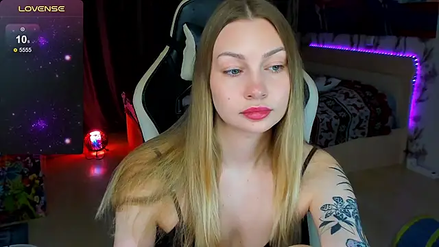 BiMolly online show from December 3, 2025, 2:01 am