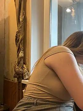 -MimmiLissa- online show from April 6, 2026, 1:23 pm