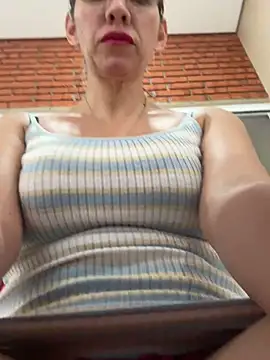 Gatitacarlita online show from March 15, 2025, 11:51 am