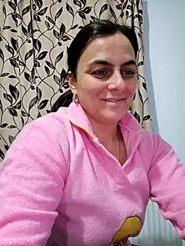 Snapshot of IsabelleCraft chatting on February 7, 2026, 11:35 pm IsabelleCraft online show from February 7, 2026, 11:35 pm