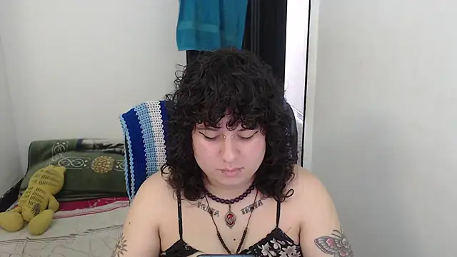 Snapshot of Smoke_trip_Alicia chatting on February 15, 2026, 5:12 pm Smoke trip Alicia online show from February 15, 2026, 5:12 pm