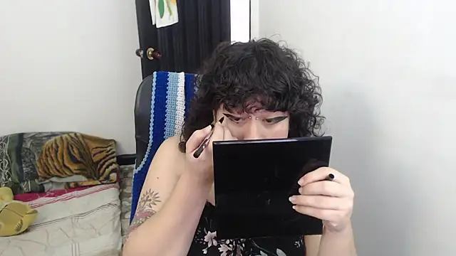 Snapshot of Smoke_trip_Alicia chatting on February 10, 2026, 3:11 pm Smoke trip Alicia online show from February 10, 2026, 3:11 pm