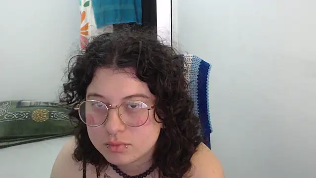 Snapshot of Smoke_trip_Alicia chatting on February 1, 2026, 4:38 pm Smoke trip Alicia online show from February 1, 2026, 4:38 pm