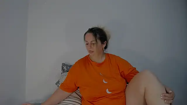 erikaerika online show from September 11, 2025, 6:24 am