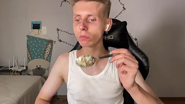 Snapshot of vladdymeow chatting on February 18, 2025, 12:37 am vladdymeow online show from February 18, 2025, 12:37 am