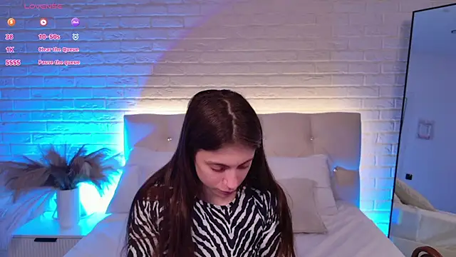 Eille Elfie online show from January 7, 2026, 4:39 am