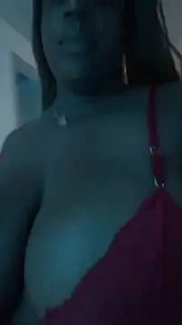 Adrilovechocolate online show from April 19, 2026, 11:22 am