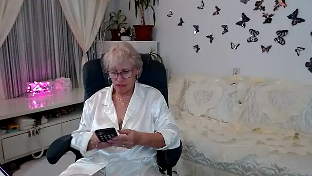 Ghertrude52 online show from September 18, 2025, 3:09 am