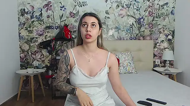 RoseDiamond06 online show from May 22, 2026, 11:36 pm
