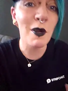 PinkTheHawk online show from April 9, 2026, 2:57 am