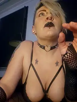 Snapshot of PinkTheHawk chatting on October 7, 2025, 12:06 pm PinkTheHawk online show from October 7, 2025, 12:06 pm