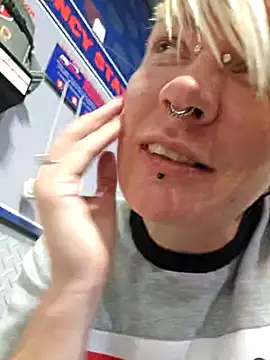 Snapshot of PinkTheHawk chatting on March 7, 2025, 9:18 am PinkTheHawk online show from March 7, 2025, 9:18 am