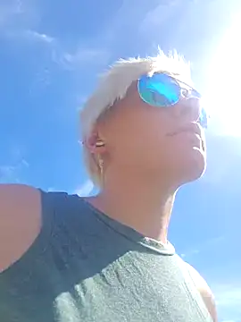 Snapshot of PinkTheHawk chatting on March 13, 2025, 11:38 pm PinkTheHawk online show from March 13, 2025, 11:38 pm