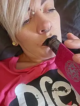 Snapshot of PinkTheHawk chatting on January 25, 2025, 10:18 pm PinkTheHawk online show from January 25, 2025, 10:18 pm