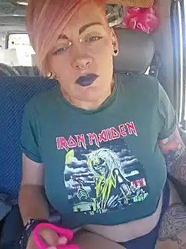 Snapshot of PinkTheHawk chatting on January 14, 2025, 11:27 pm PinkTheHawk online show from January 14, 2025, 11:27 pm