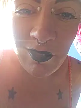 Snapshot of PinkTheHawk chatting on February 8, 2025, 8:42 pm PinkTheHawk online show from February 8, 2025, 8:42 pm