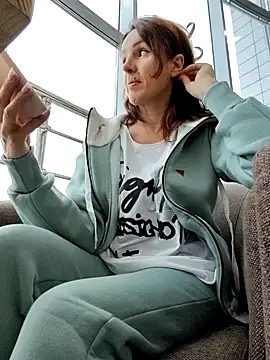 EvaXOAir online show from November 11, 2025, 5:02 am