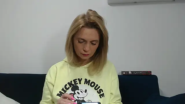 Snapshot of MysticCreature chatting on February 6, 2026, 4:08 am MysticCreature online show from February 6, 2026, 4:08 am