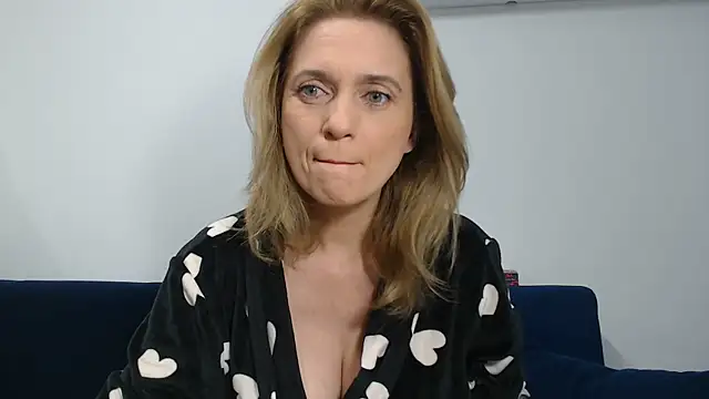 Snapshot of MysticCreature chatting on February 26, 2026, 4:12 am MysticCreature online show from February 26, 2026, 4:12 am