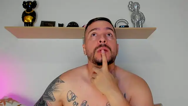 camilo restrepo21 online show from September 24, 2025, 11:10 pm