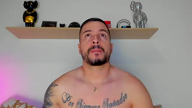 camilo restrepo21 online show from September 28, 2025, 11:44 pm