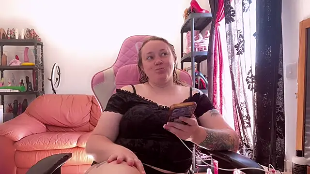 kisicaxx online show from June 2, 2026, 7:41 am