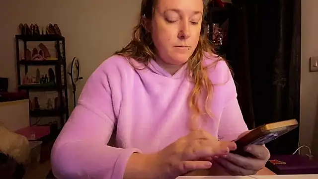 kisicaxx online show from November 23, 2025, 6:29 pm