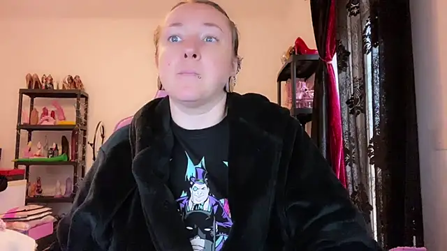 kisicaxx online show from December 4, 2025, 11:42 am