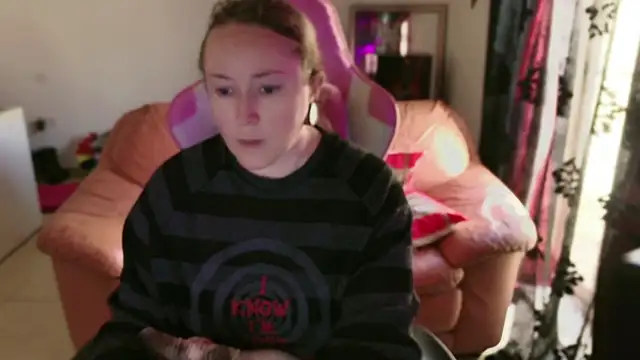 kisicaxx online show from March 19, 2025, 1:29 pm