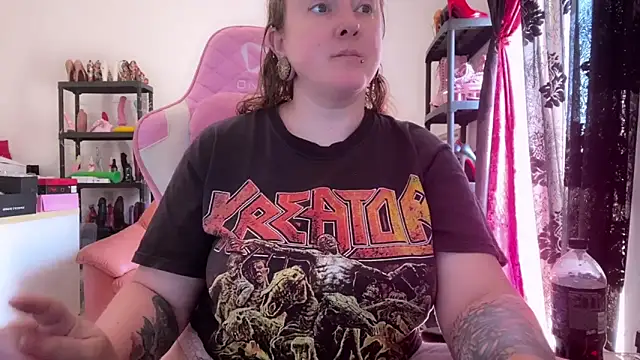 kisicaxx online show from May 23, 2026, 9:08 am