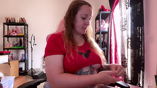 kisicaxx online show from November 14, 2025, 10:08 am