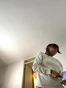 hollythomson online show from October 22, 2025, 9:57 pm