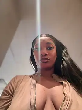 Snapshot of __Nessa__ chatting on October 5, 2025, 11:12 am   Nessa   online show from October 5, 2025, 11:12 am
