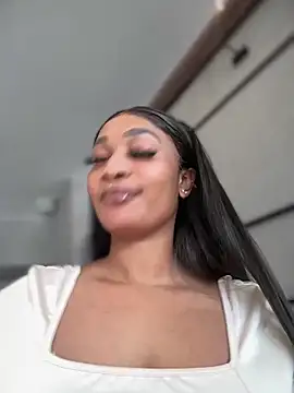 Snapshot of __Nessa__ chatting on January 25, 2025, 11:34 am   Nessa   online show from January 25, 2025, 11:34 am