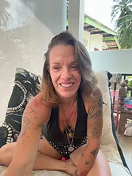 mommyselenafit  online show from March 21, 2026, 6:47 am