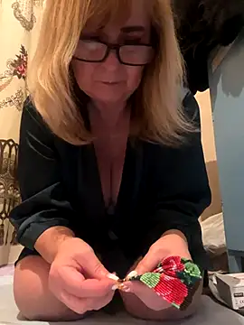 Irina2909xh online show from October 18, 2025, 10:12 pm