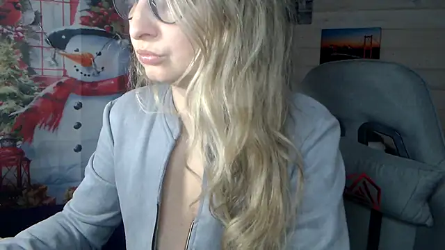 RubiLakros online show from December 16, 2025, 9:46 am