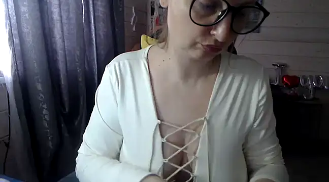 RubiLakros online show from March 10, 2025, 7:44 am