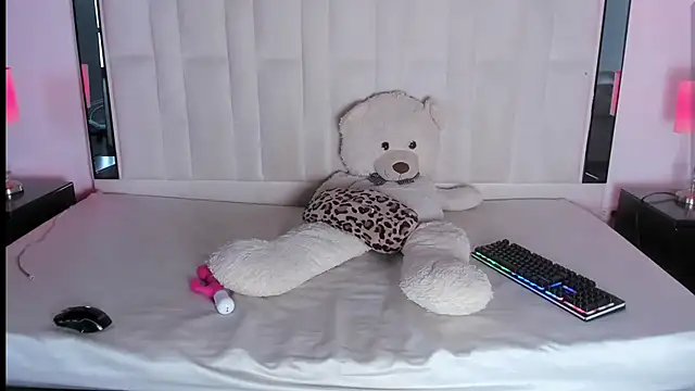 valentina fi online show from November 4, 2025, 12:53 pm