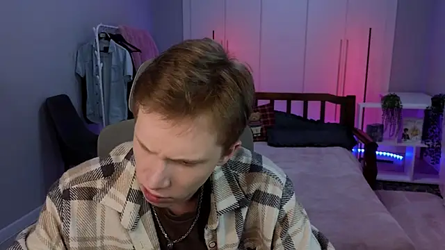 arlekincrop online show from December 4, 2025, 3:05 am