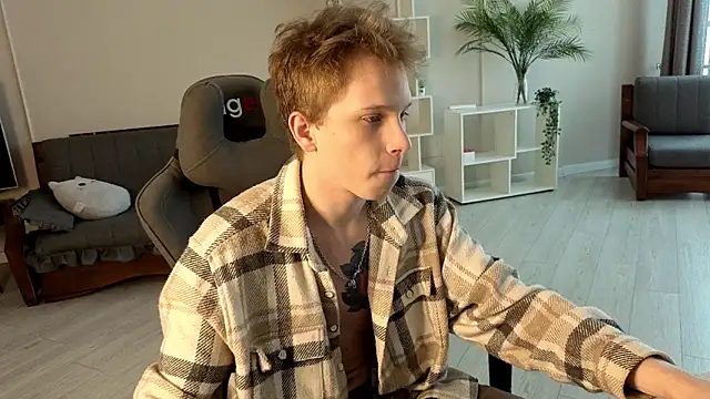 arlekincrop online show from December 18, 2025, 4:17 am