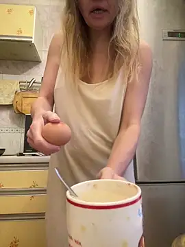 Susanel online show from November 16, 2025, 1:27 pm