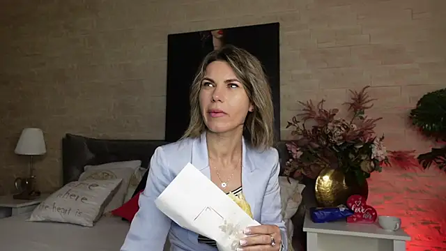 Snapshot of FeliciaKrige chatting on May 4, 2026, 6:55 pm FeliciaKrige online show from May 4, 2026, 6:55 pm