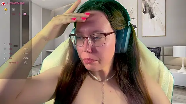 Victoria Romans online show from October 19, 2025, 2:20 pm