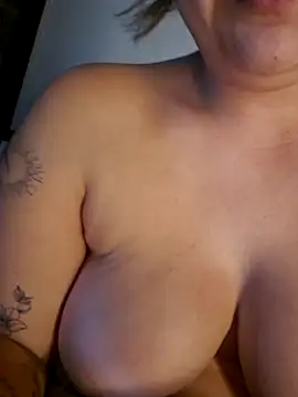 Cutegirlforyou online show from December 5, 2025, 7:55 pm