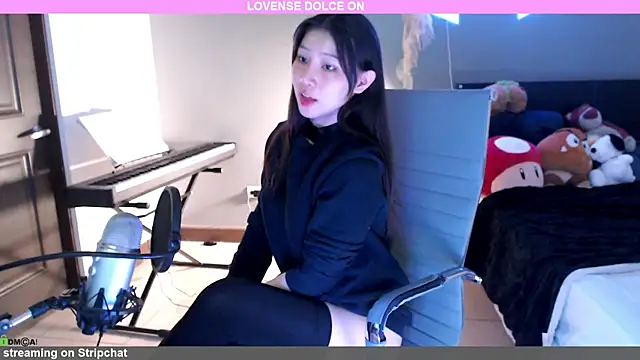 Snapshot of minarocket_ chatting on December 6, 2024, 4:01 pm minarocket  online show from December 6, 2024, 4:01 pm