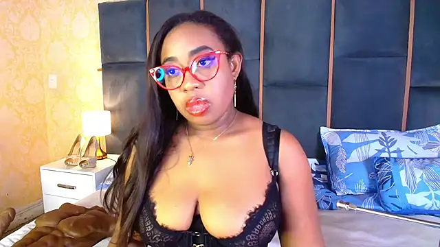 CaseyMoon online show from November 19, 2025, 12:27 pm