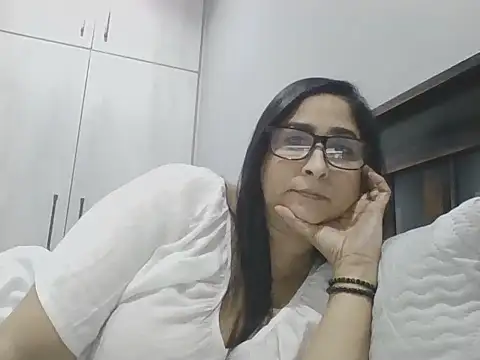Snapshot of Indiankushy chatting on July 18, 2026, 5:21 pm Indiankushy online show from July 18, 2026, 5:21 pm
